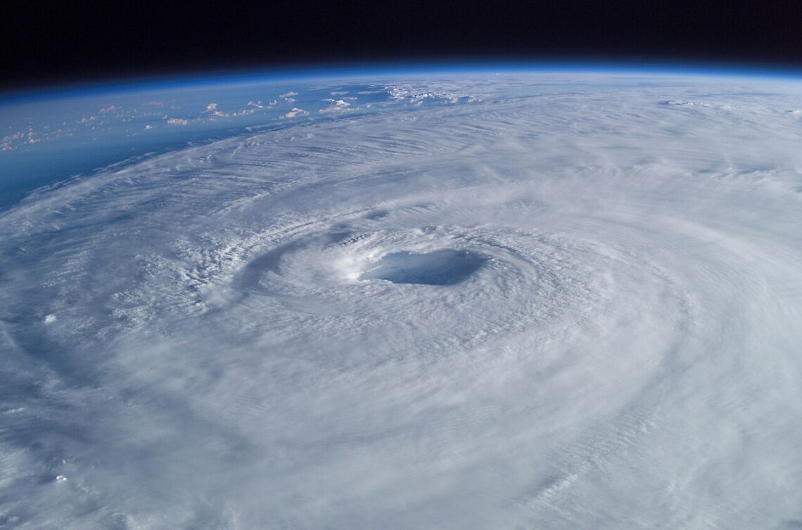 WeatherNext 3 hurricane seen from orbit 웨더넥스트 3 기상 예보