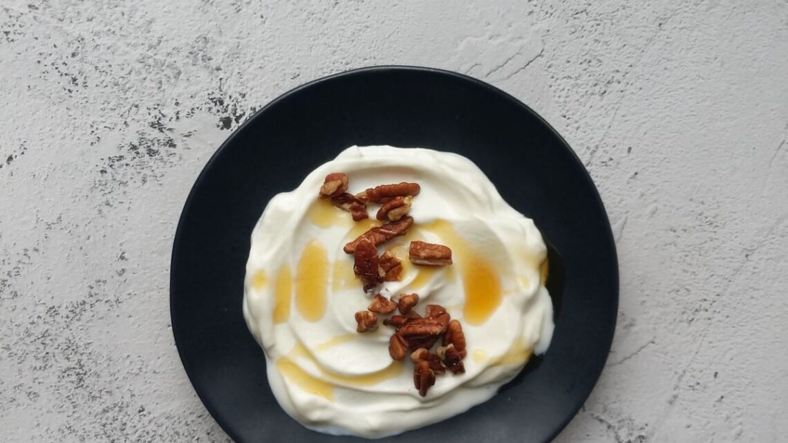 probiotics for gut health yogurt bowl 유산균 효능