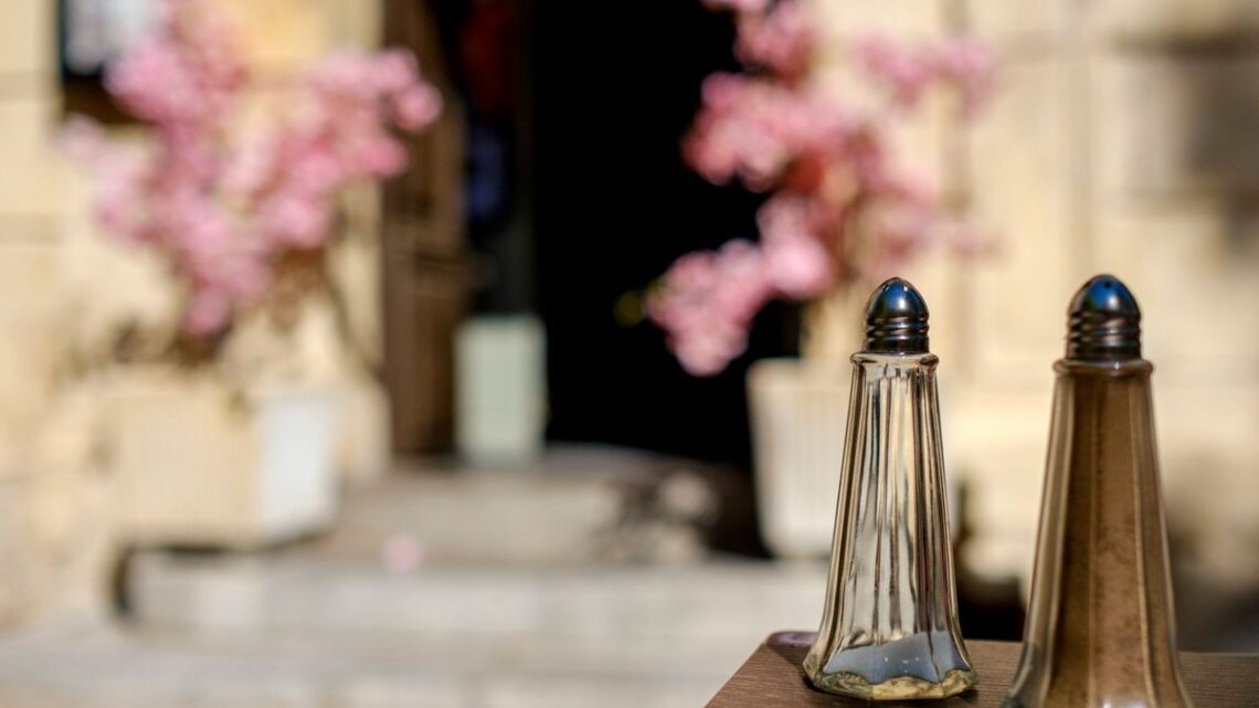 Salt substitute benefits 저나트륨 소금 - salt and pepper shakers on a table