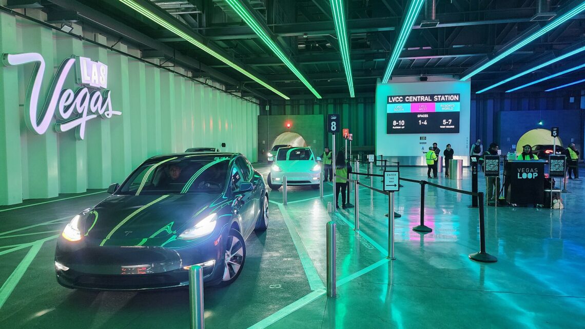 Vegas Loop central station with Tesla vehicles 라스베이거스 루프